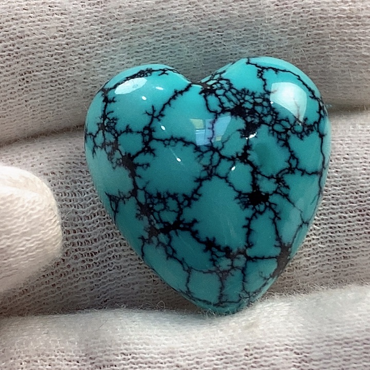 兴***井绿松石未镶嵌珠宝奇石