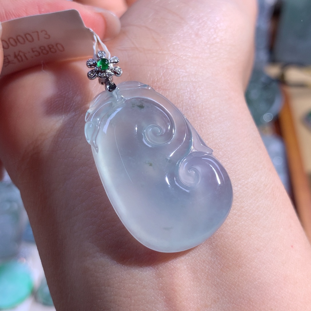 翡翠颈饰18K金镶嵌如意