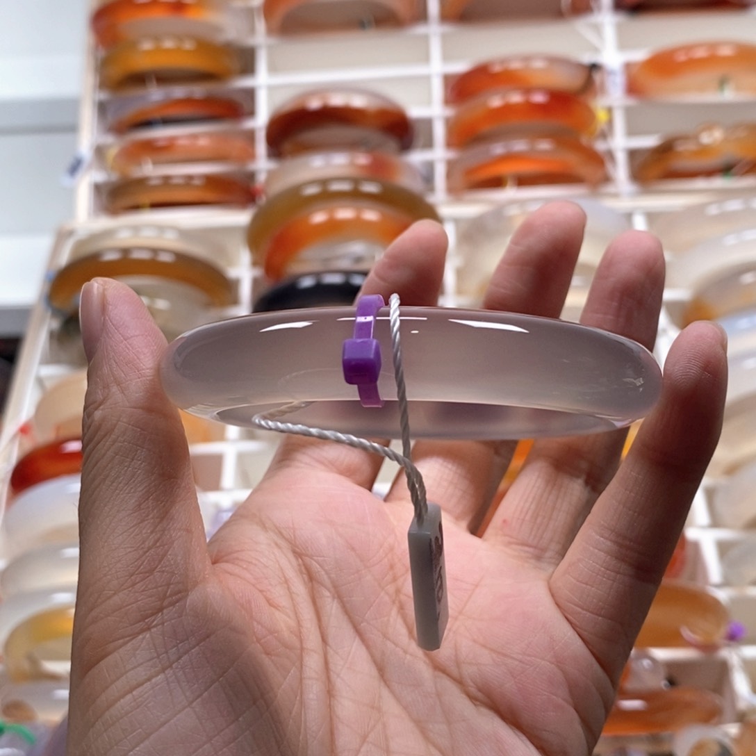 温****玛瑙/玉髓手镯未镶嵌沙俏色