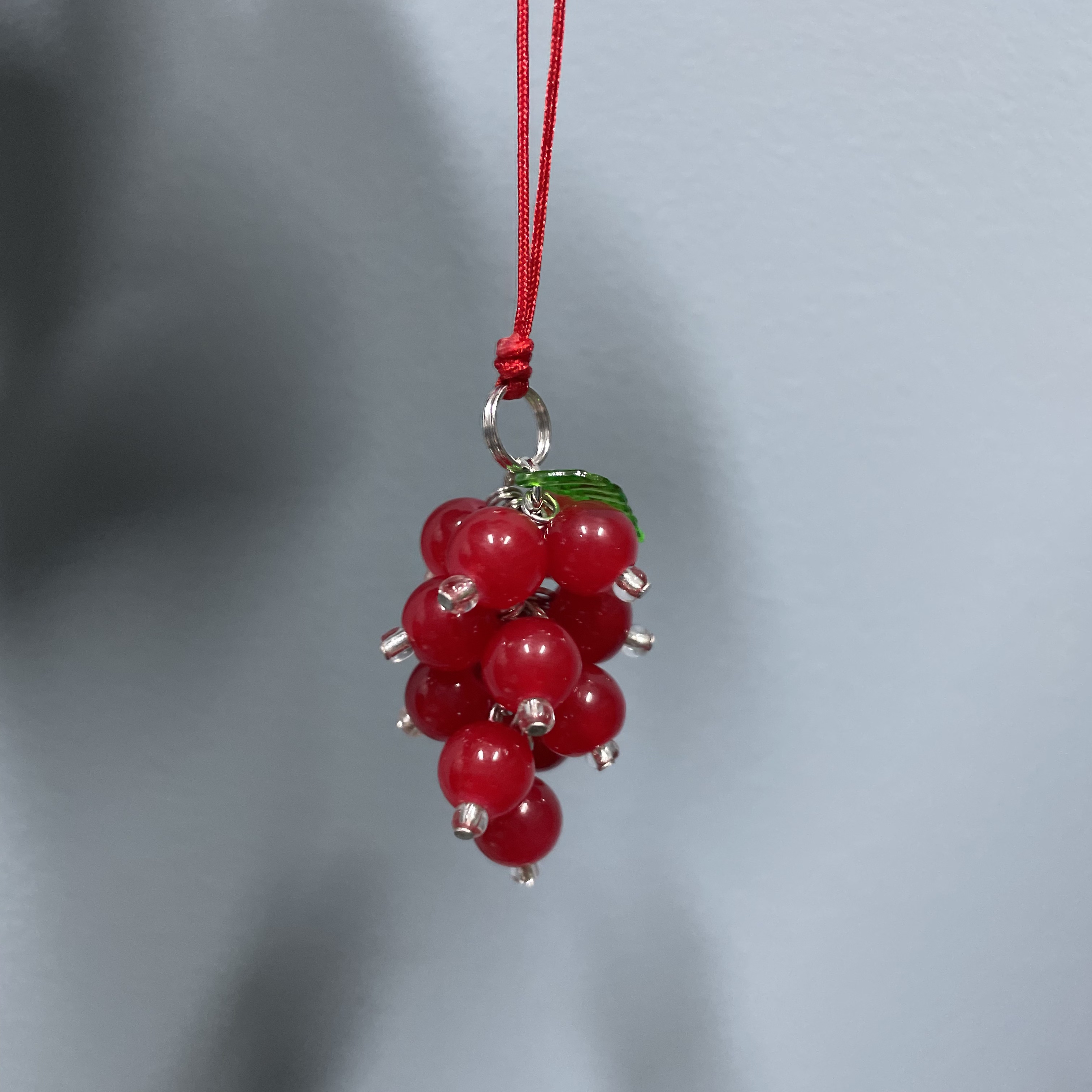 绳款红色一串樱桃手机坠E346