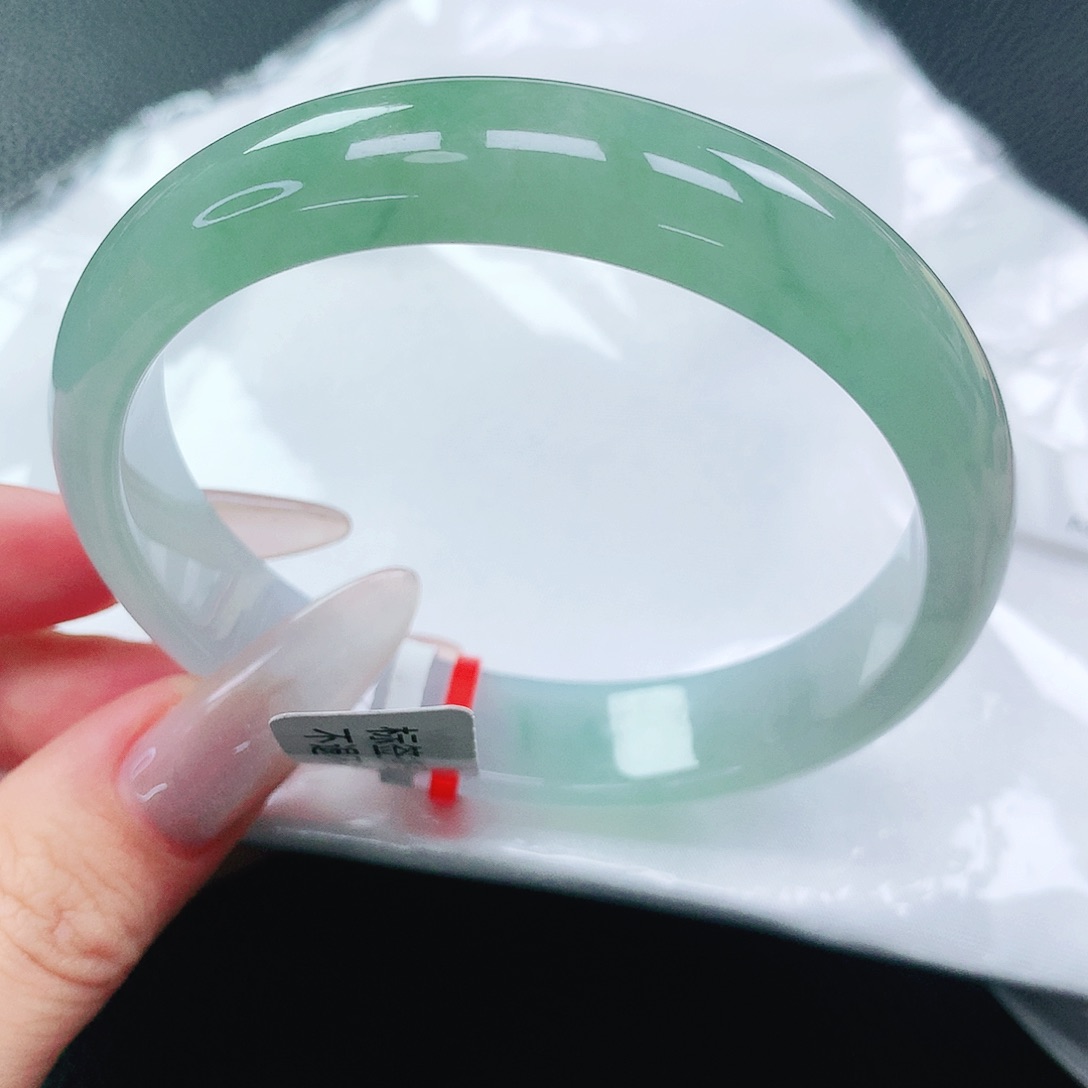 翡翠手镯未镶嵌59圈