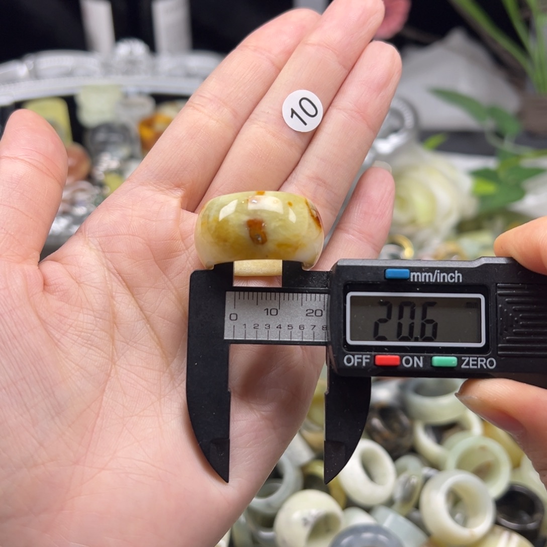 蛇纹石玉未镶嵌戒指