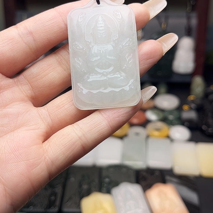 石英质玉未镶嵌颈饰