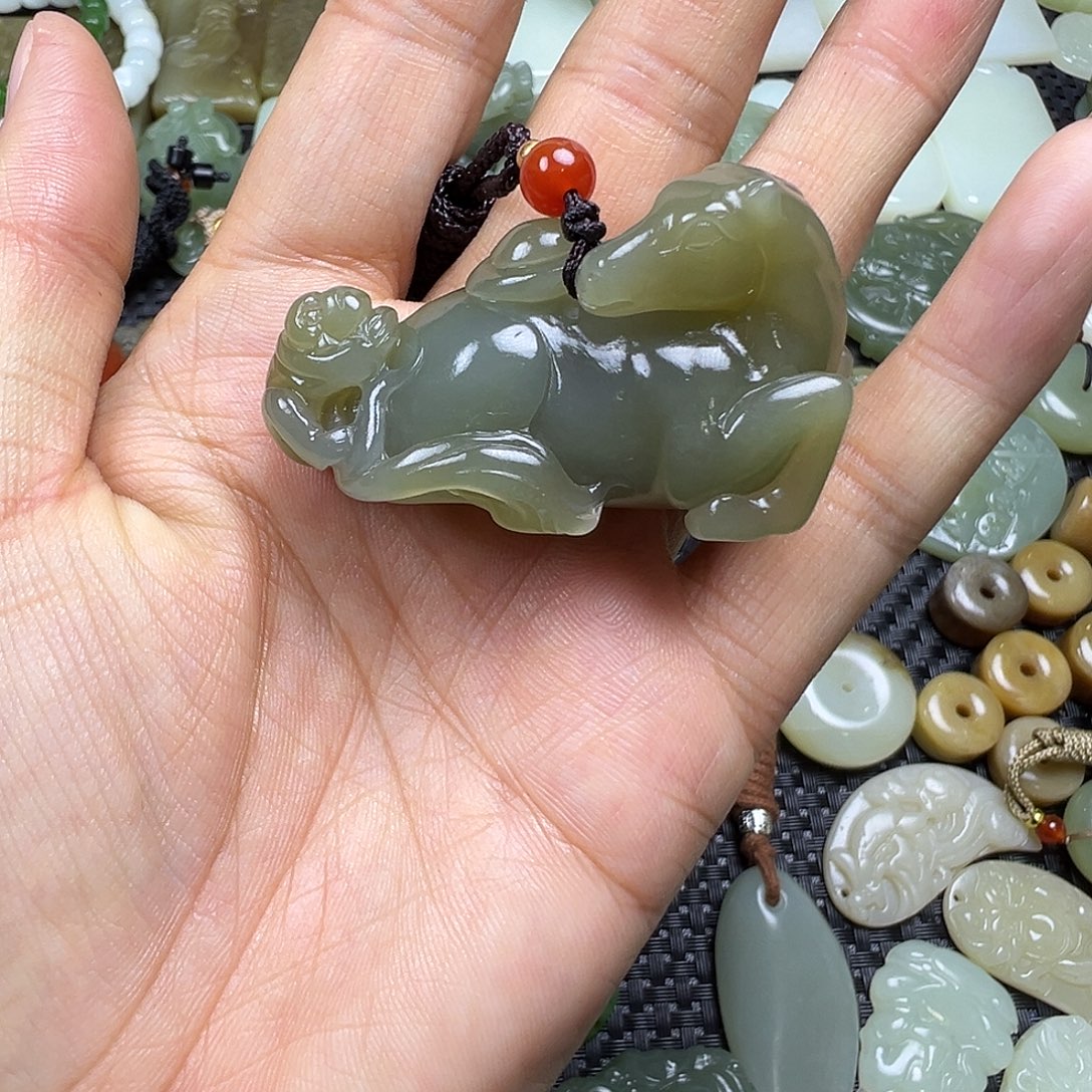 叽****和田玉未镶嵌吊坠(不含链)