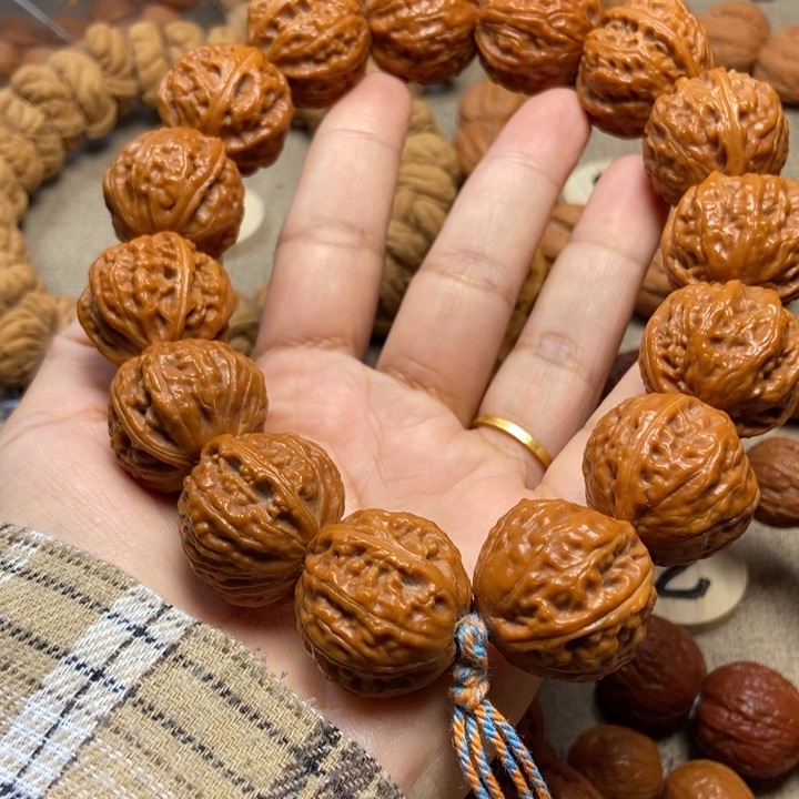 文玩核桃吊坠娄***人八棱手串