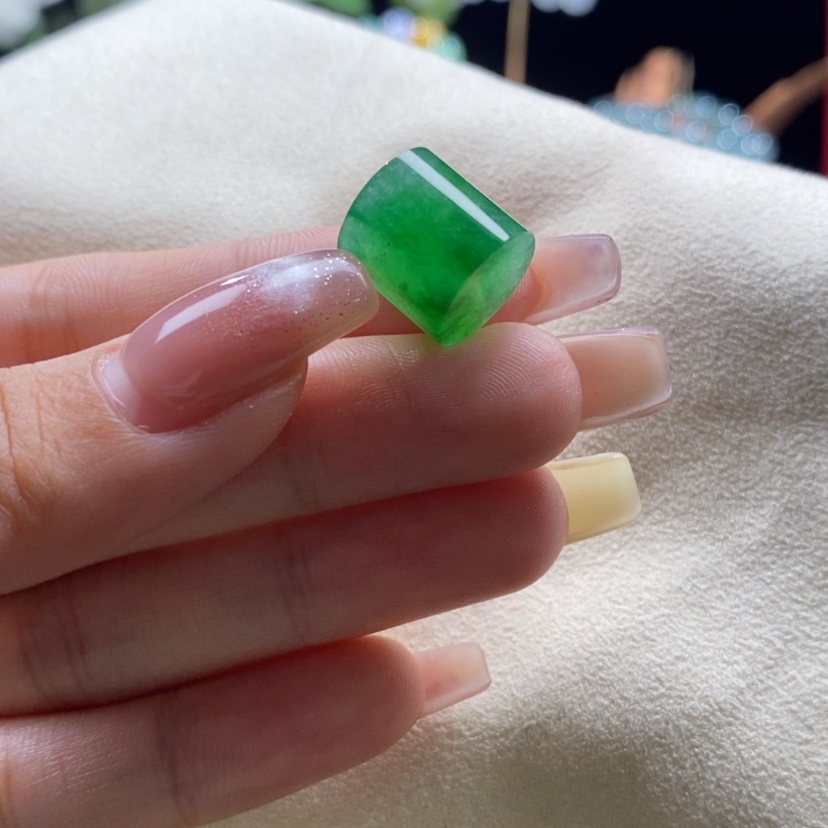 【闪购商品】翡翠颈饰未镶嵌冰辣阳绿桶珠