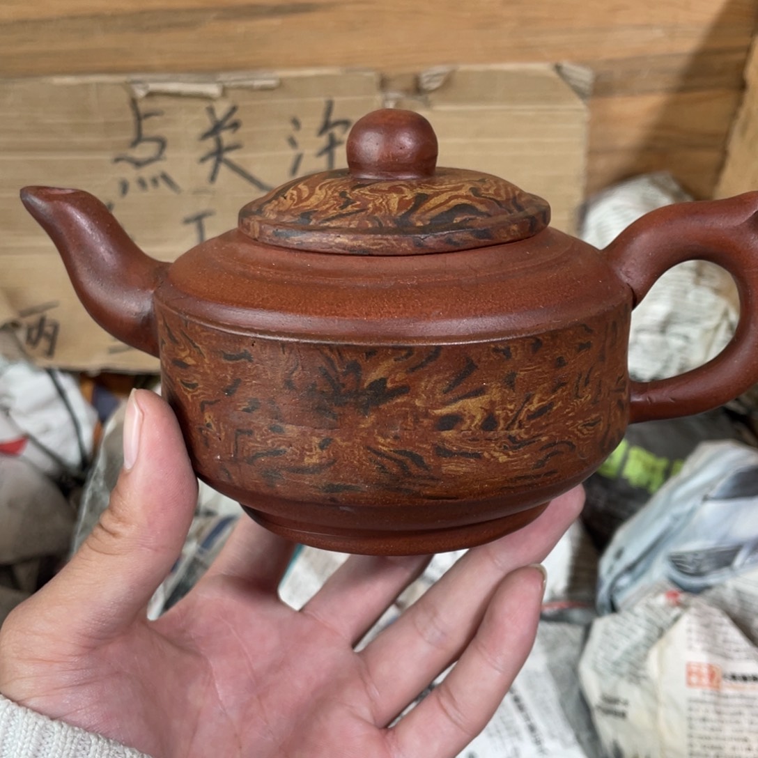 茶壶紫砂老厂紫砂壶一件。