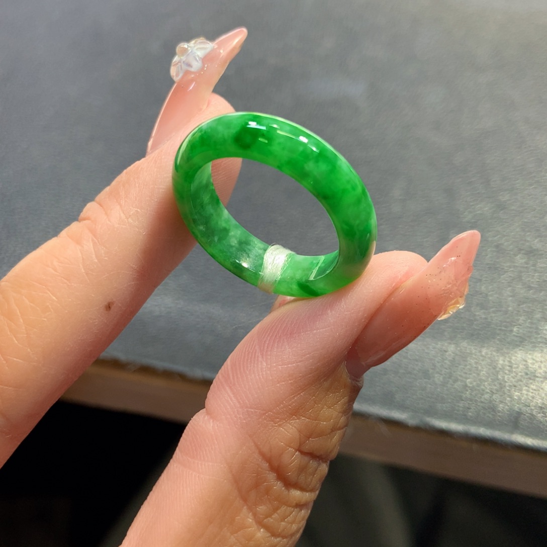 翡翠戒指未镶嵌翡翠