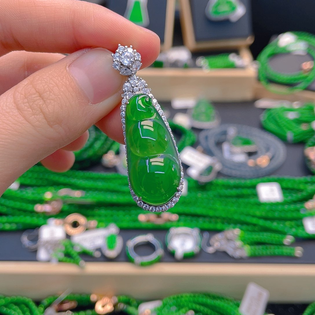 翡翠手链未镶嵌?***?吊坠豆子