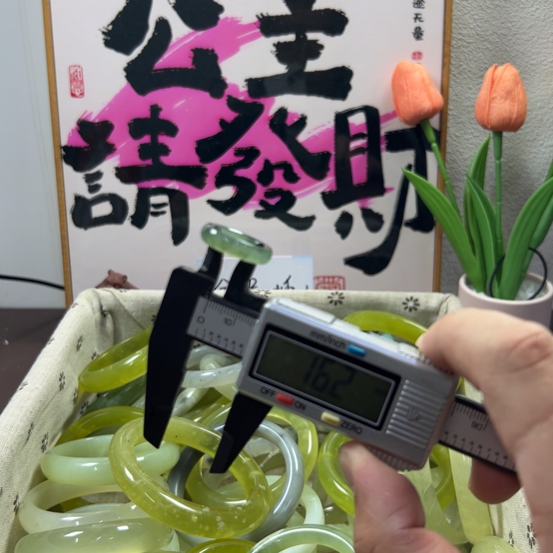 蛇纹石玉手镯未镶嵌315