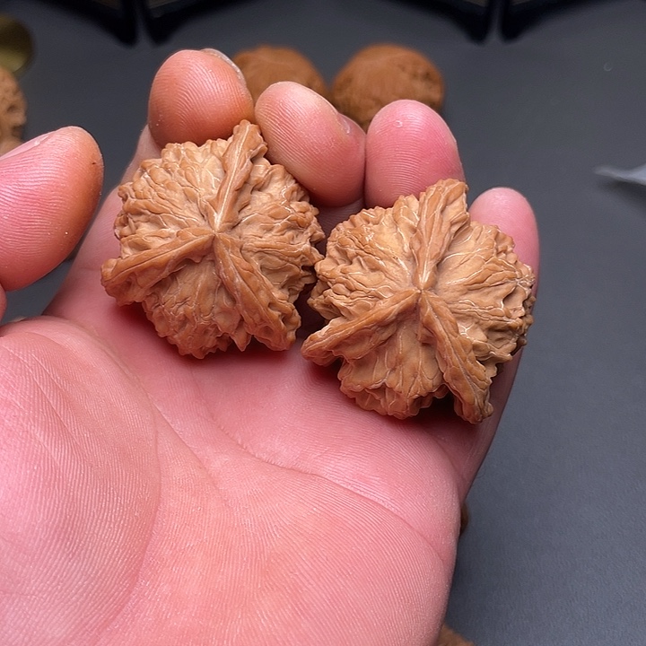 文玩核桃吊坠盘山三棱