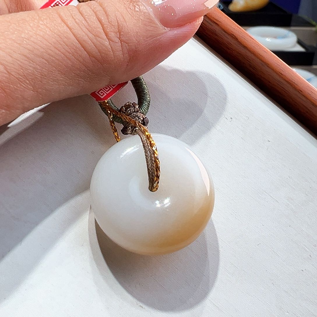 颈饰未镶嵌和田玉