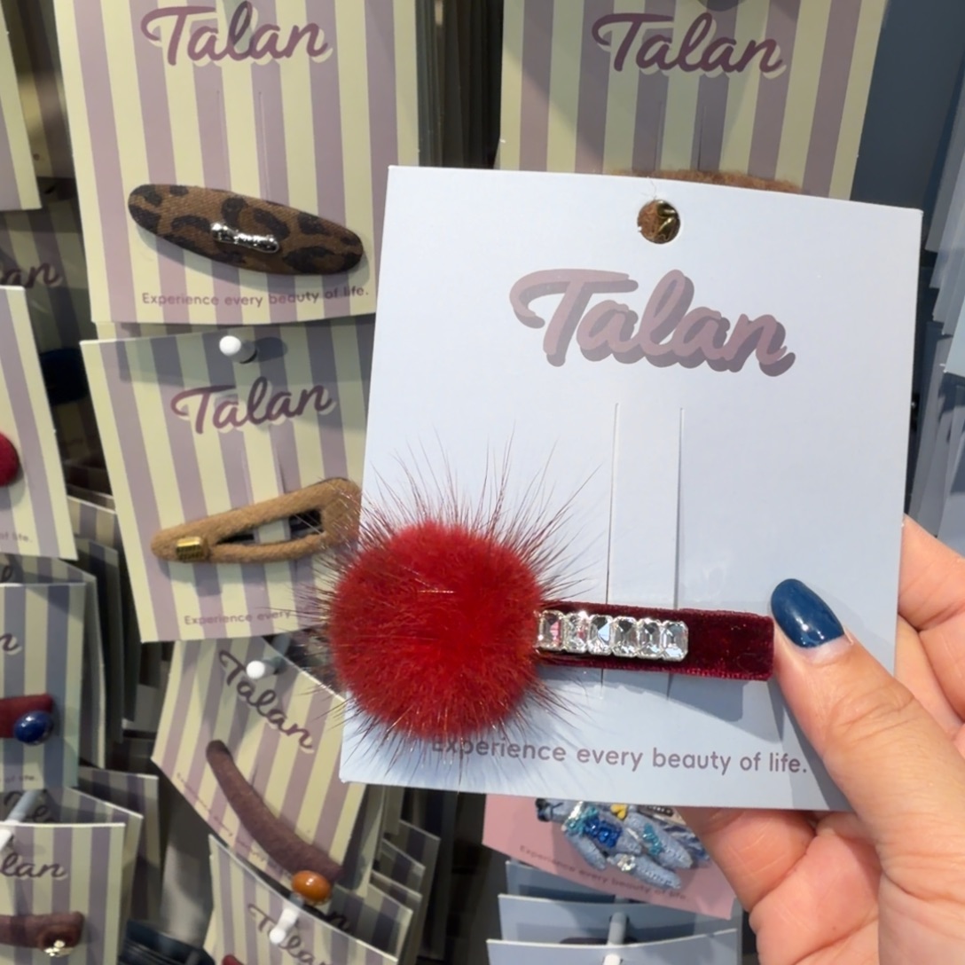 布艺非金属红色毛球压夹