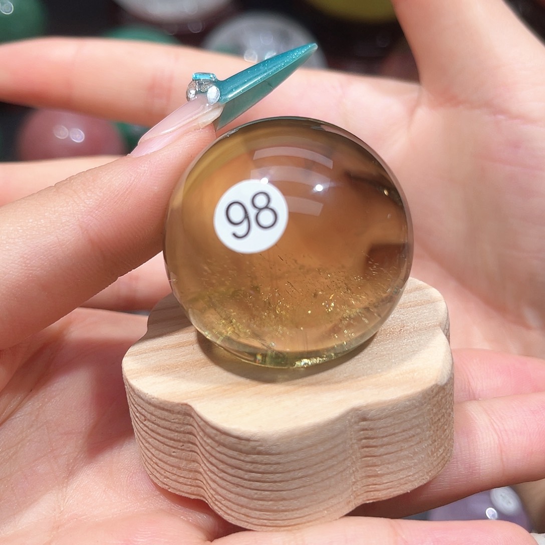 花***)未镶嵌珠宝半成品水晶微瑕3.89