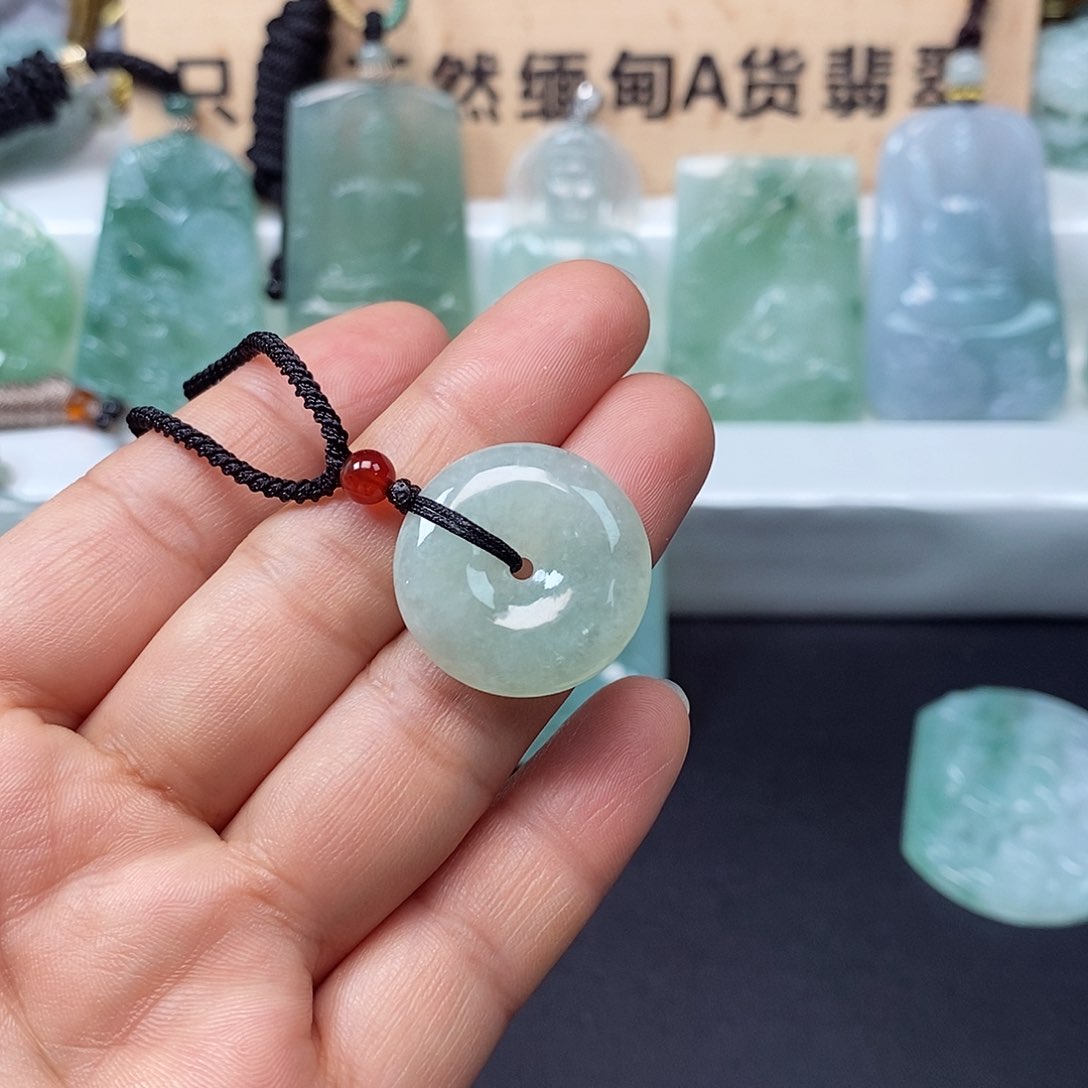 翡翠颈饰未镶嵌翡翠