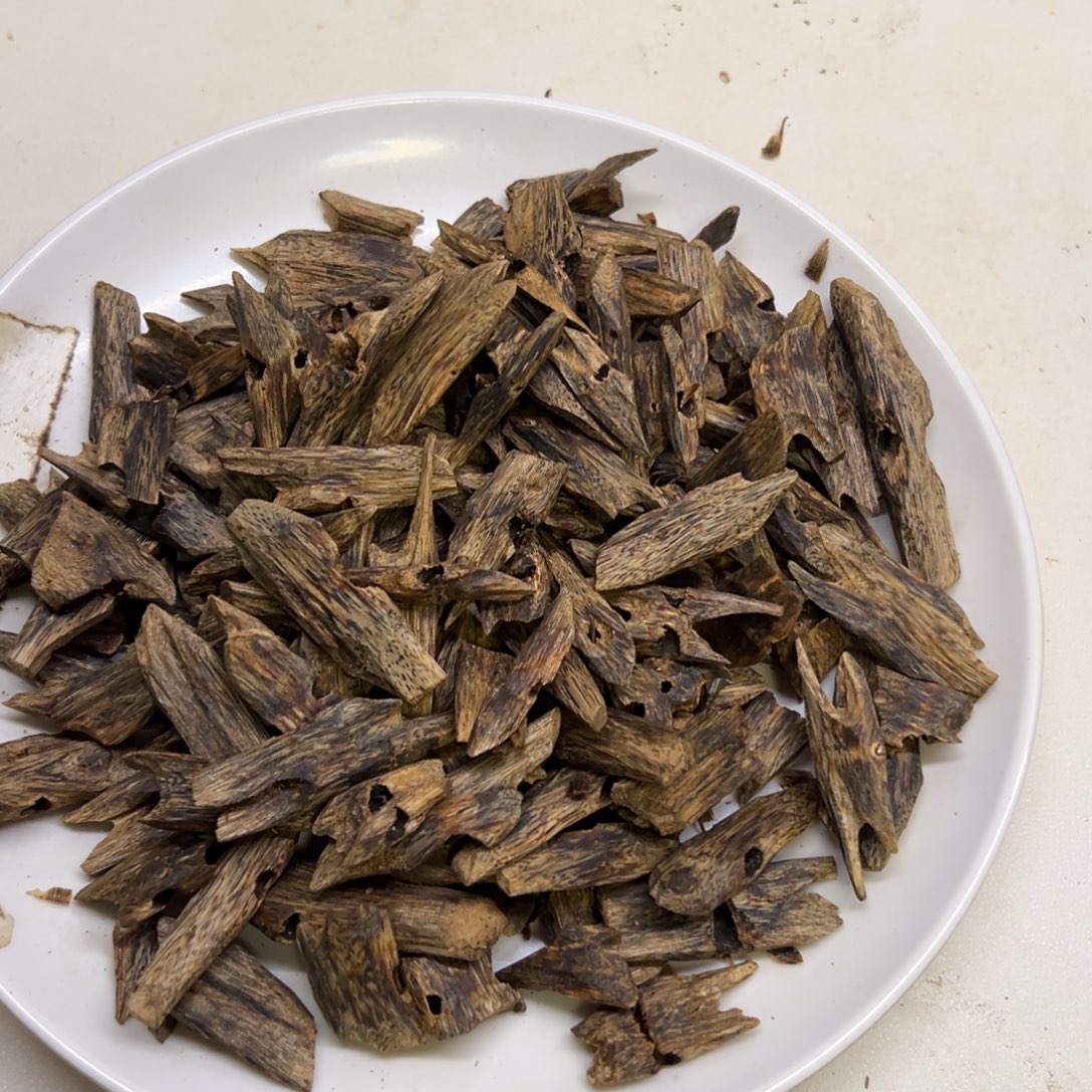 沉香碎屑沉香乌身圆叶大瓜子料100克