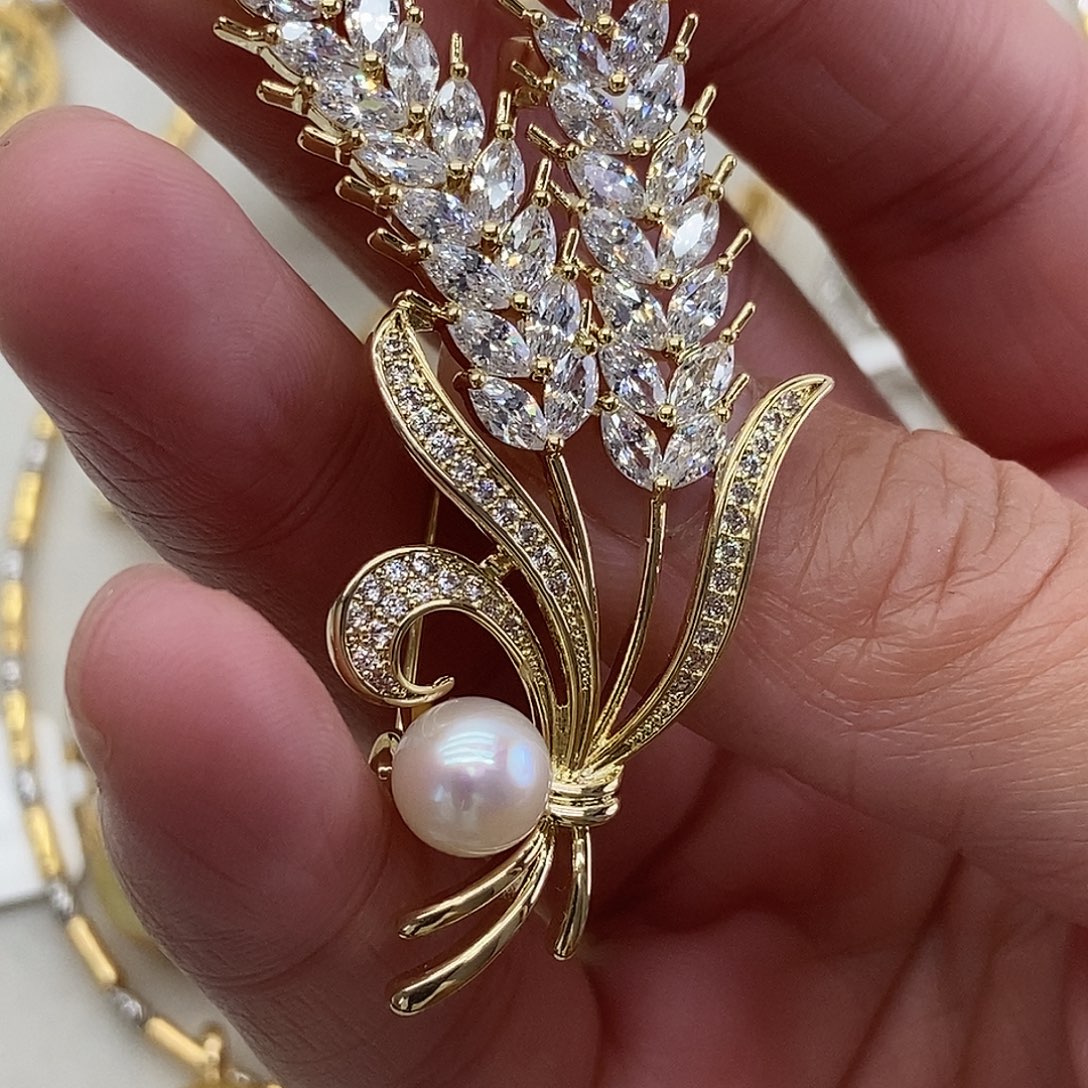 合金海水珍珠胸饰