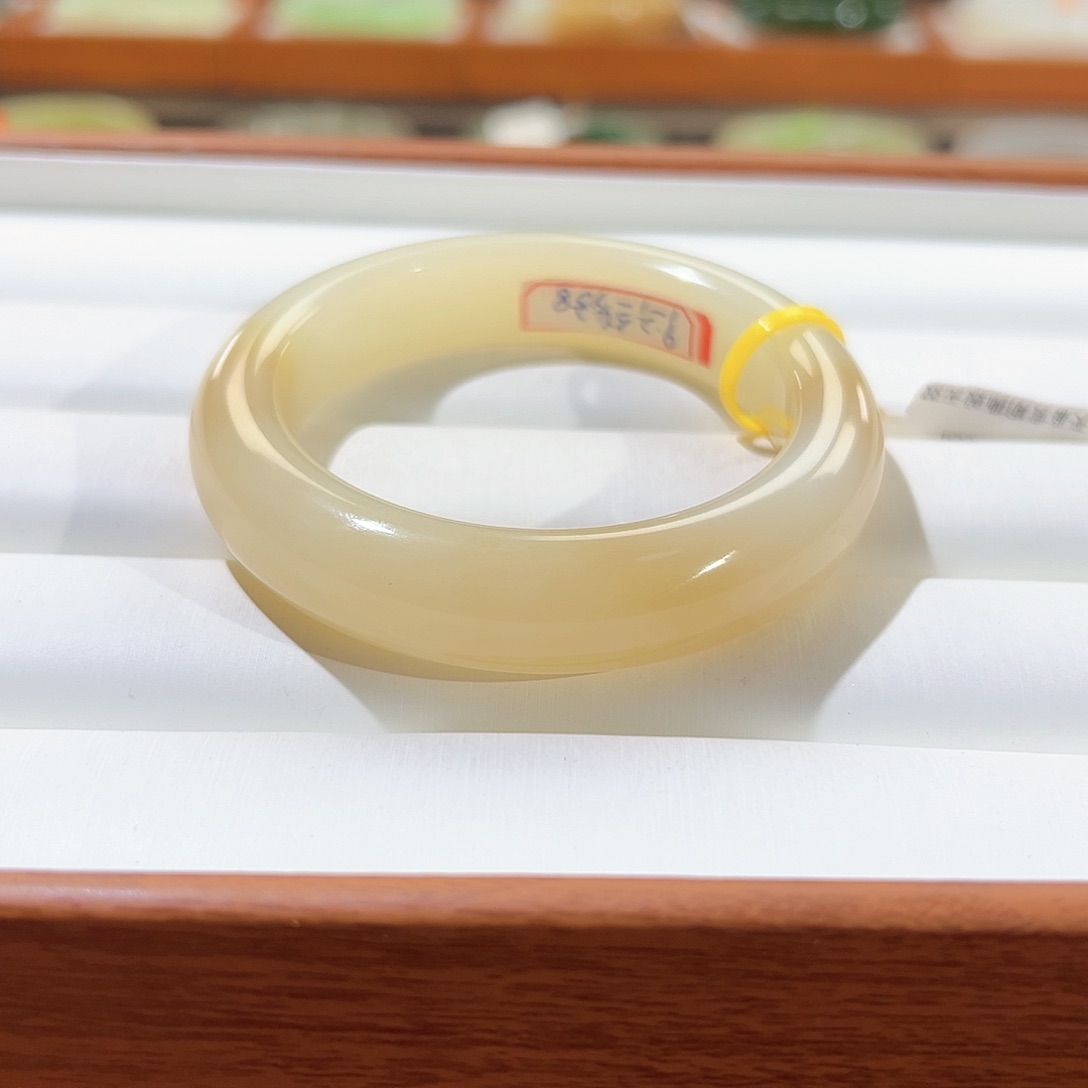 和田玉手镯未镶嵌糖白