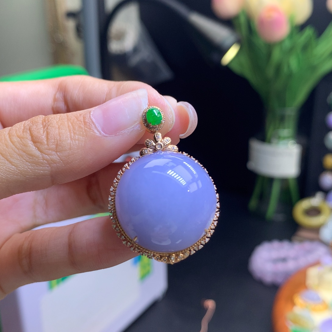 颈饰18K金镶嵌翡翠