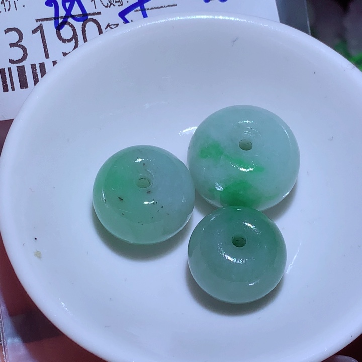 洛***A翡翠未镶嵌颈饰这