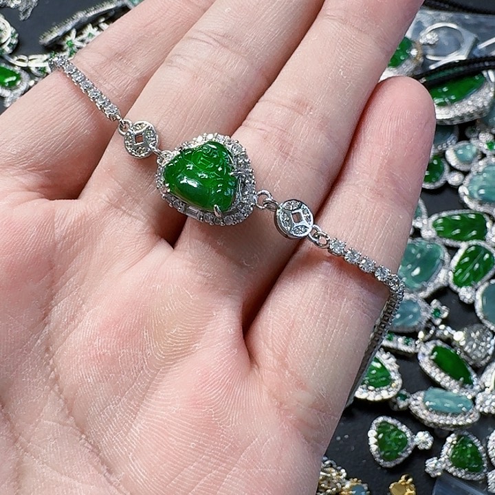 翡翠颈饰未镶嵌天然A货翡翠放漏