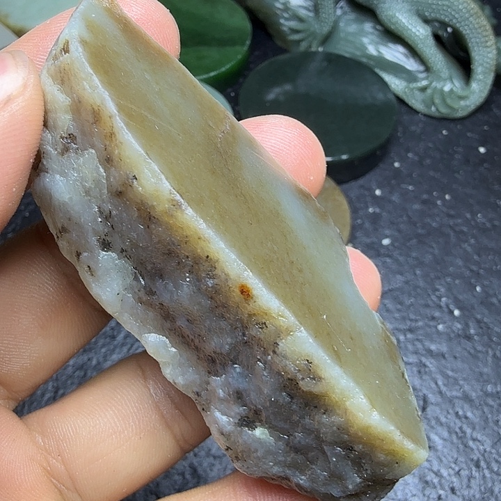 和田玉（糖玉）未镶嵌珠宝奇石
