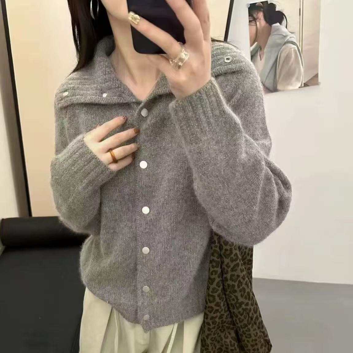 超柔软~浣熊绒设计感开衫女翻领宽松毛针织