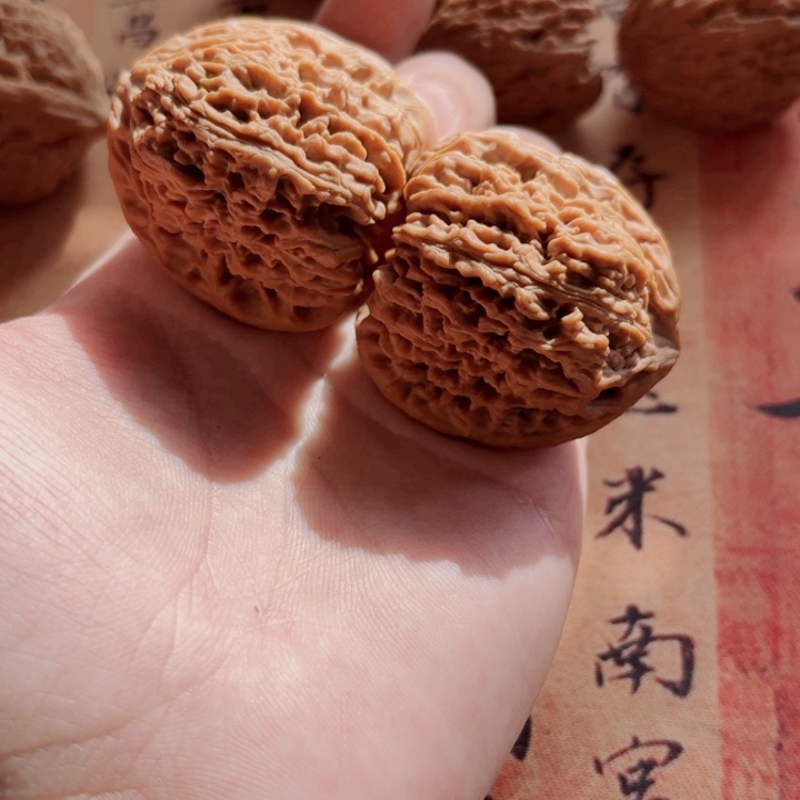 文玩核桃吊坠老*40拉丝流水南疆石