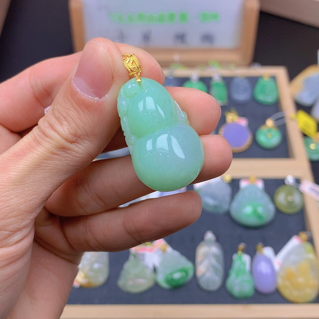 翡翠颈饰18K金镶嵌翡翠