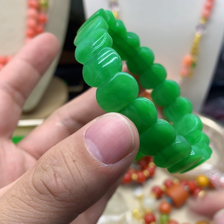 翡翠颈饰未镶嵌吊坠规格