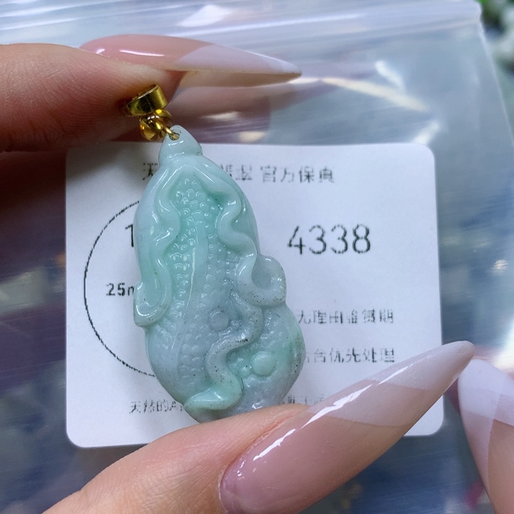 翡翠颈饰未镶嵌翡翠