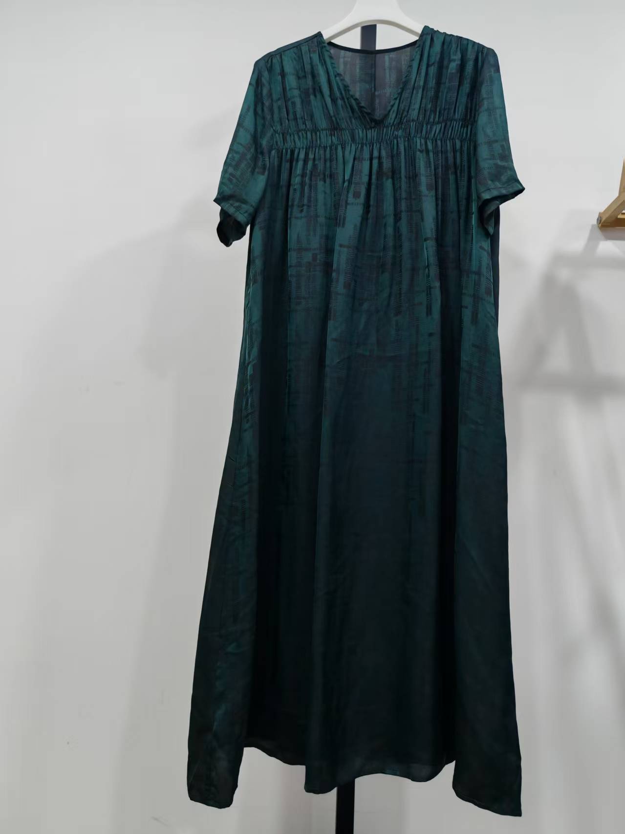 211 V领印花连衣裙 默认微瑕 无运费险