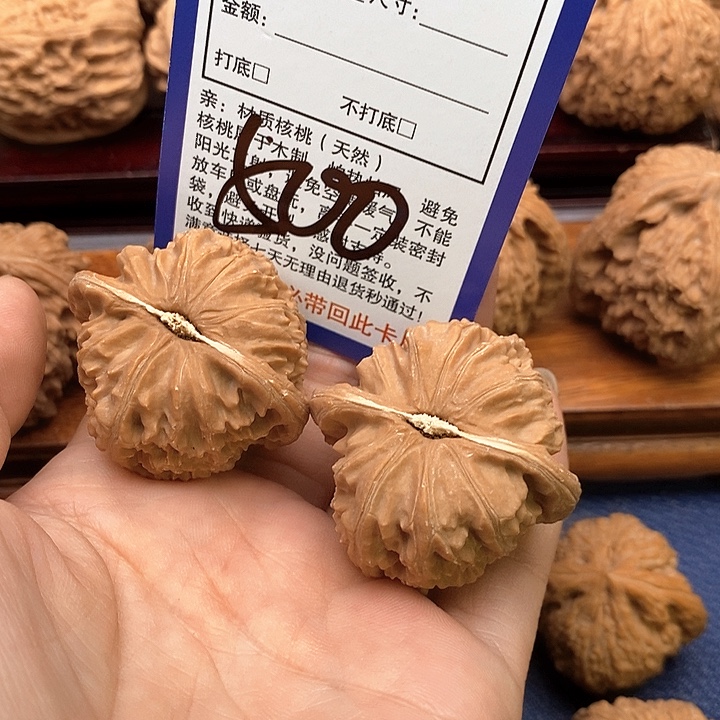 吊坠桃核白狮子头40