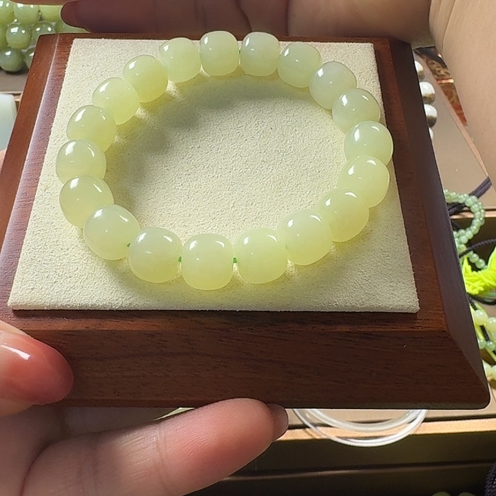 尘***极和田玉（糖玉）未镶嵌手链