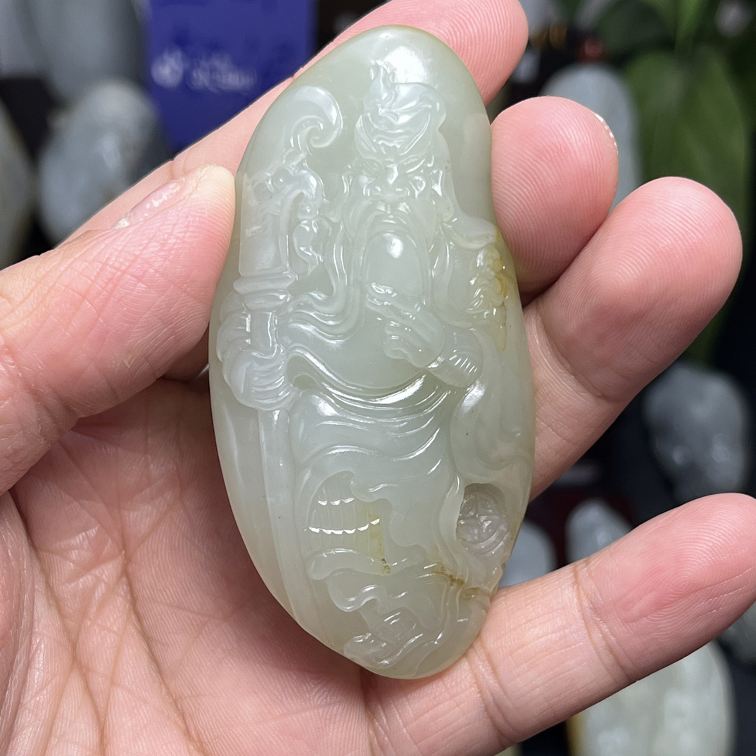 和田玉关公，带翠色，