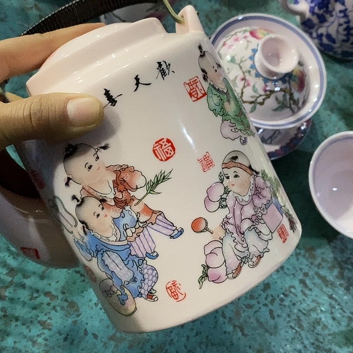 摆件陶红稀土童子提梁壶