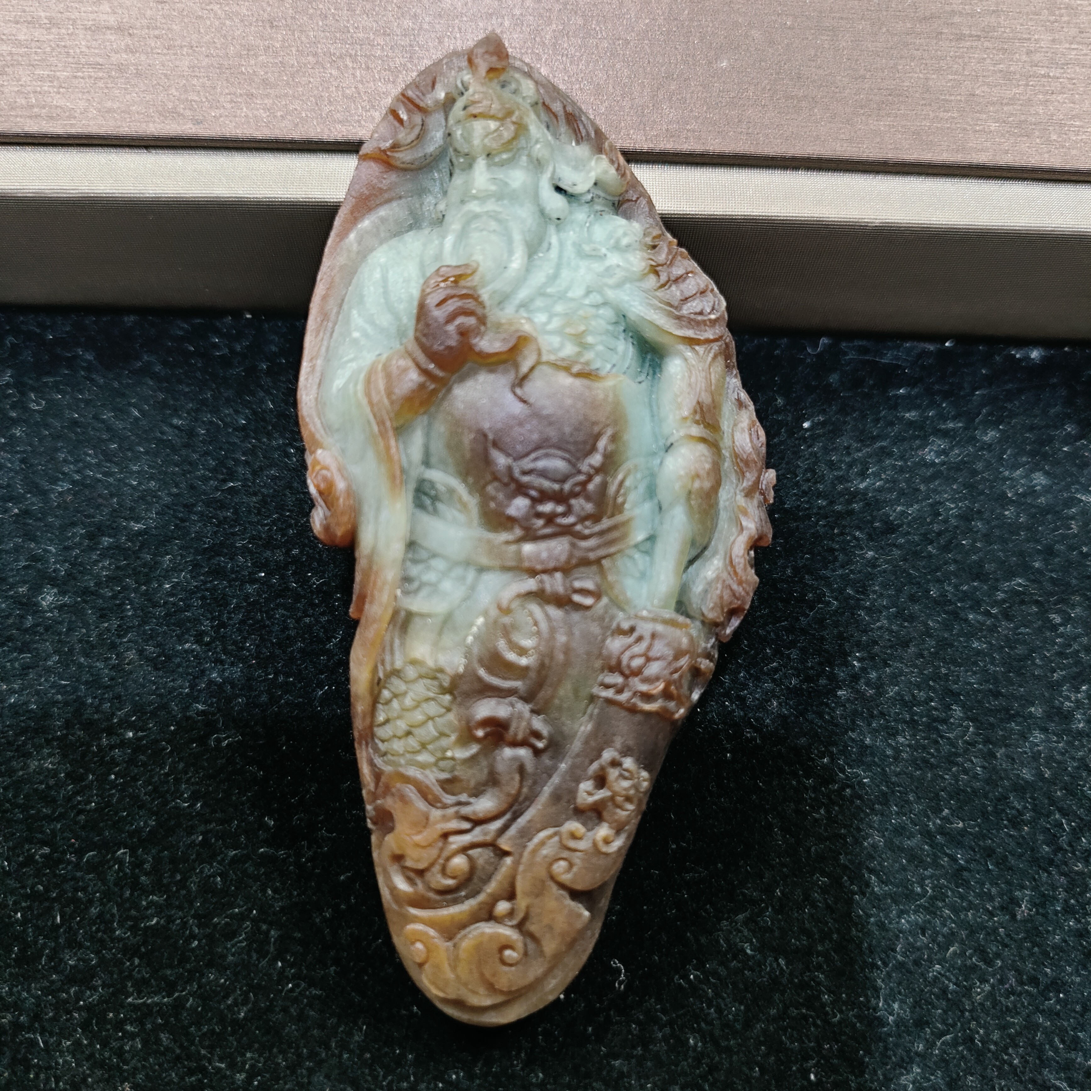 腾冲老料翡翠特色件关公
