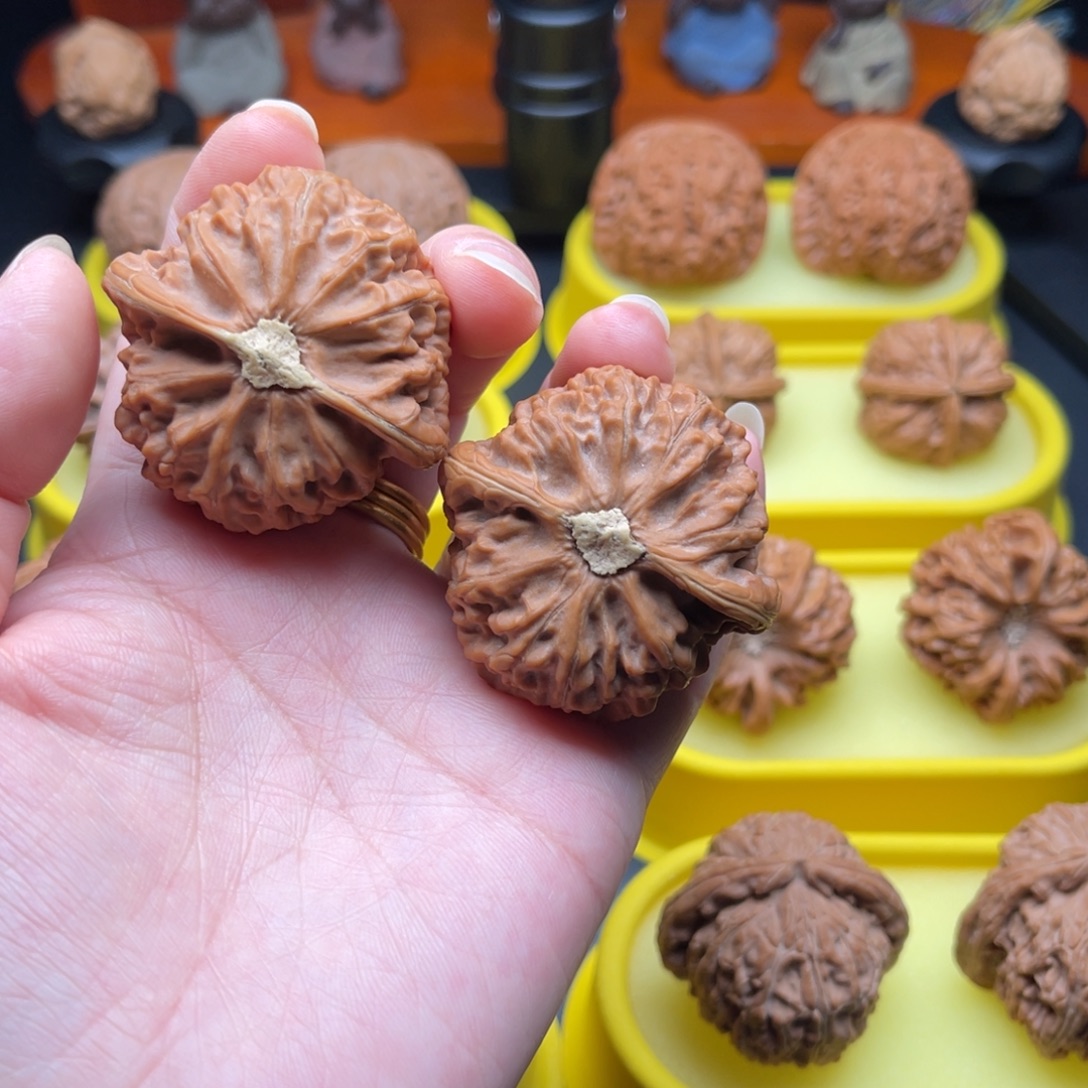 青***里文玩核桃把件44宫灯