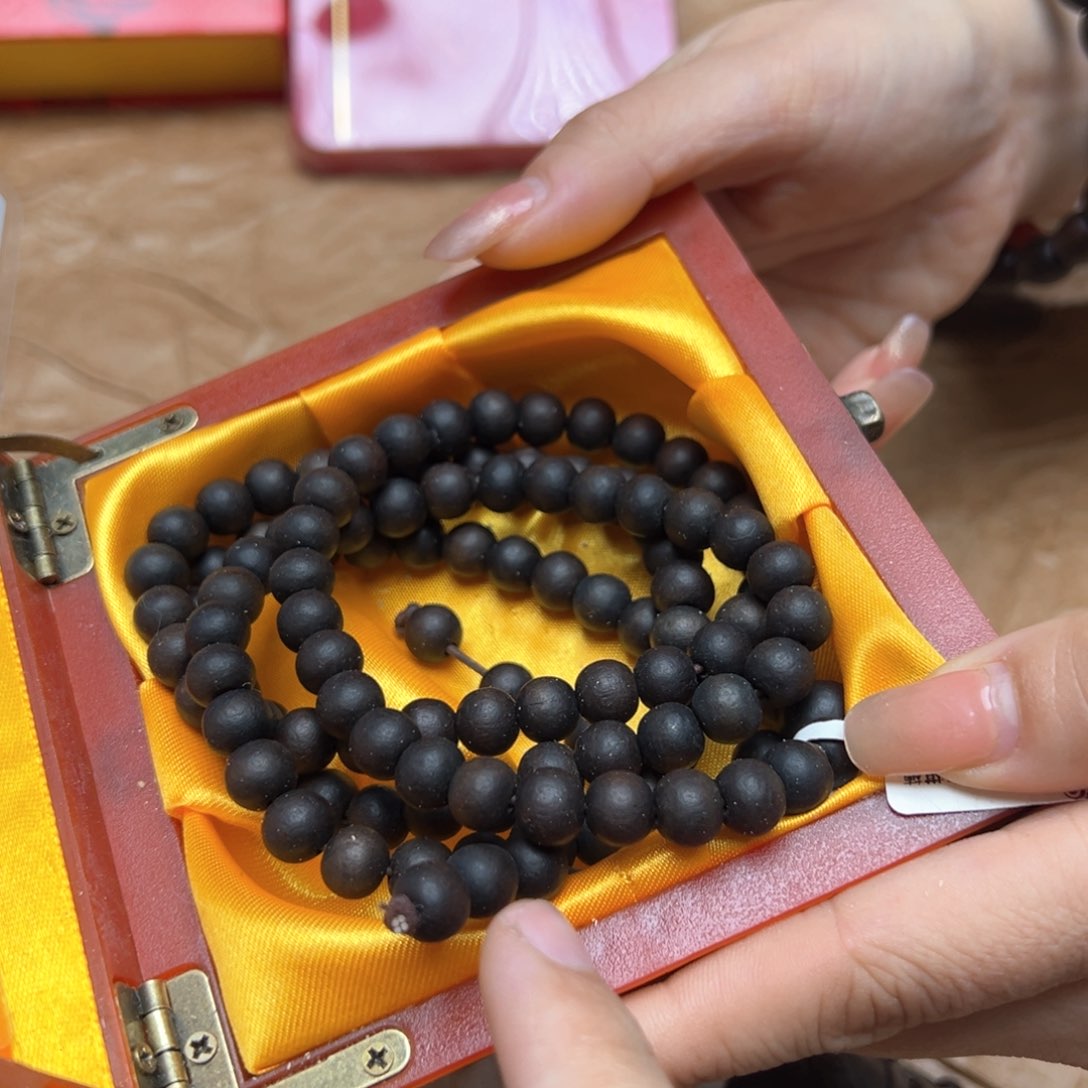 大叶紫檀（黑酸枝木类）