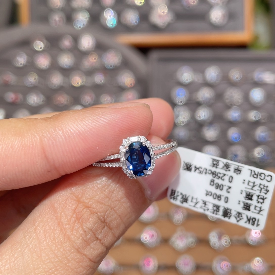 蓝宝石戒指18K金镶嵌0.9ct 