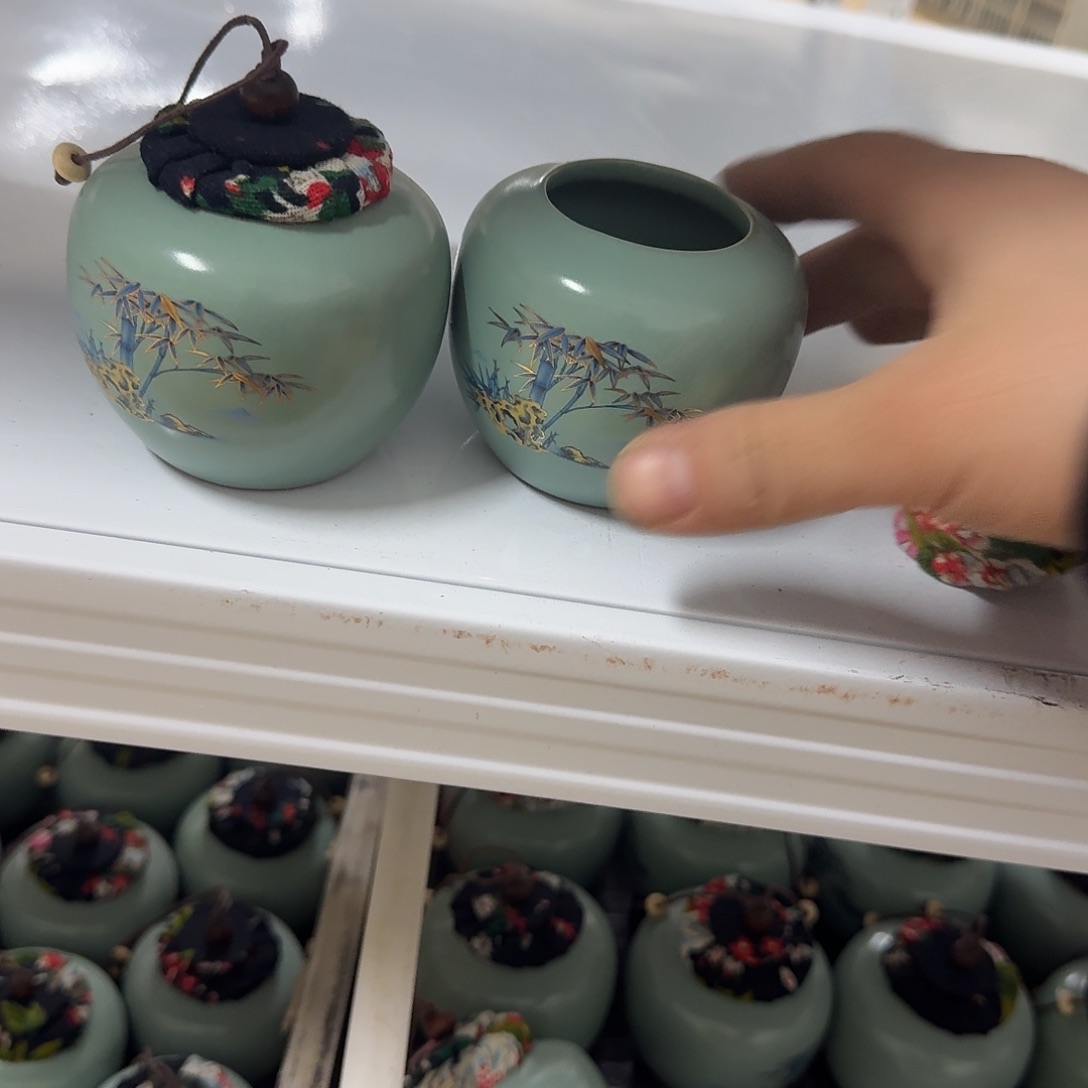 陶杯子两个茶叶罐组合