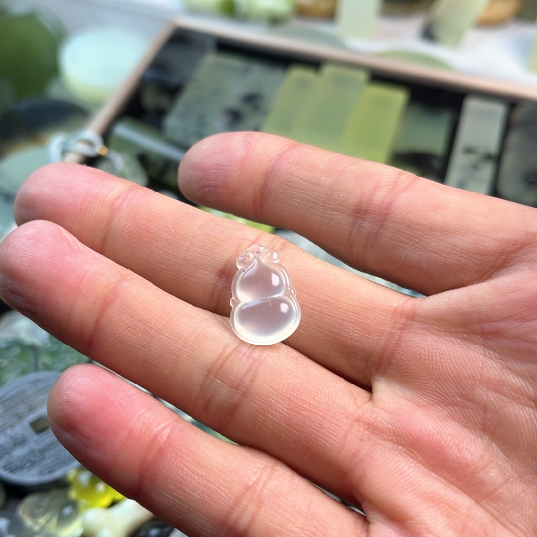 蛇纹石玉原石未镶嵌