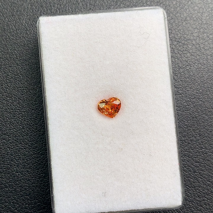 石榴石裸石未镶嵌