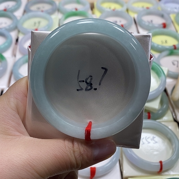 王***芳羽毛非金属L一物一图