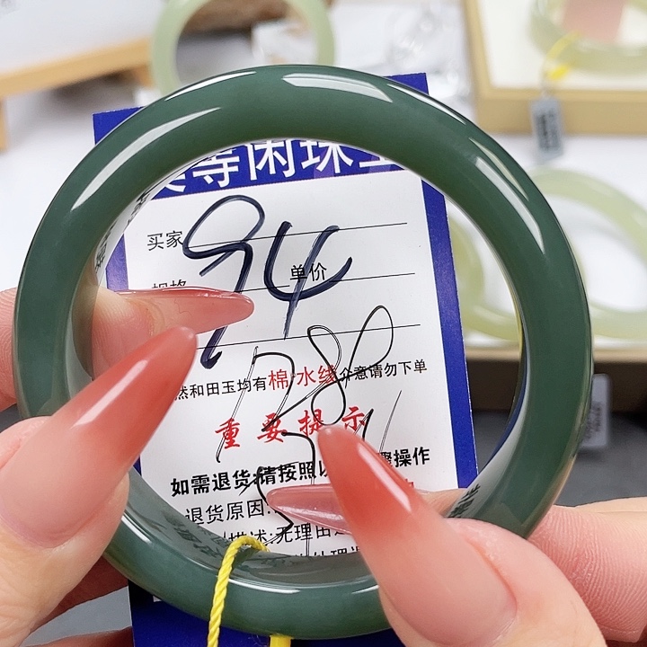 和田玉手镯未镶嵌