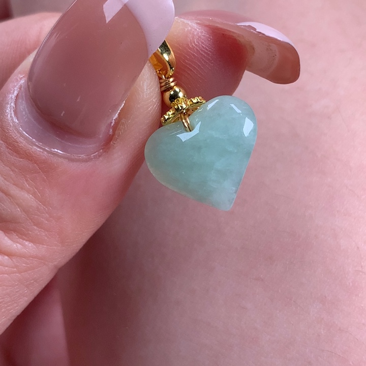 翡翠颈饰未镶嵌爱心