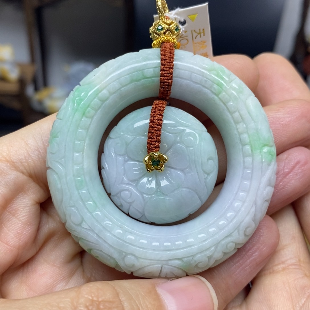 翡翠颈饰未镶嵌千***喜翡翠