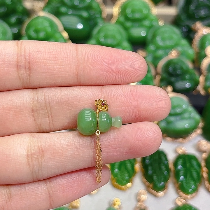 和田玉（碧玉）颈饰18K金镶嵌