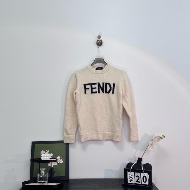 99新 FENDI/芬迪 字母大logo毛衣米白色 48码