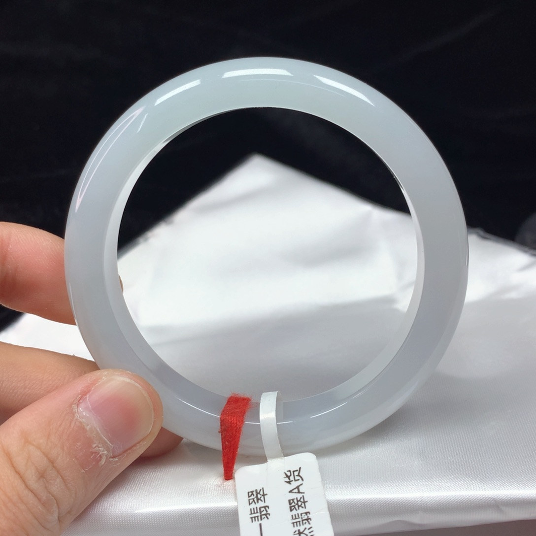 翡翠手镯（圆镯）未镶嵌55.8